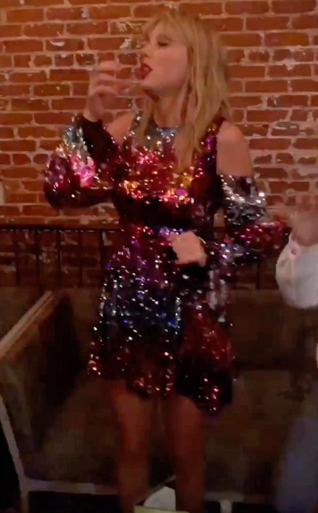 Taylor Swift Dances To Her Own Song At A Party And Sparks Drunk Taylor Swift Dances To Her Own Song At A Party And Sparks Drunk